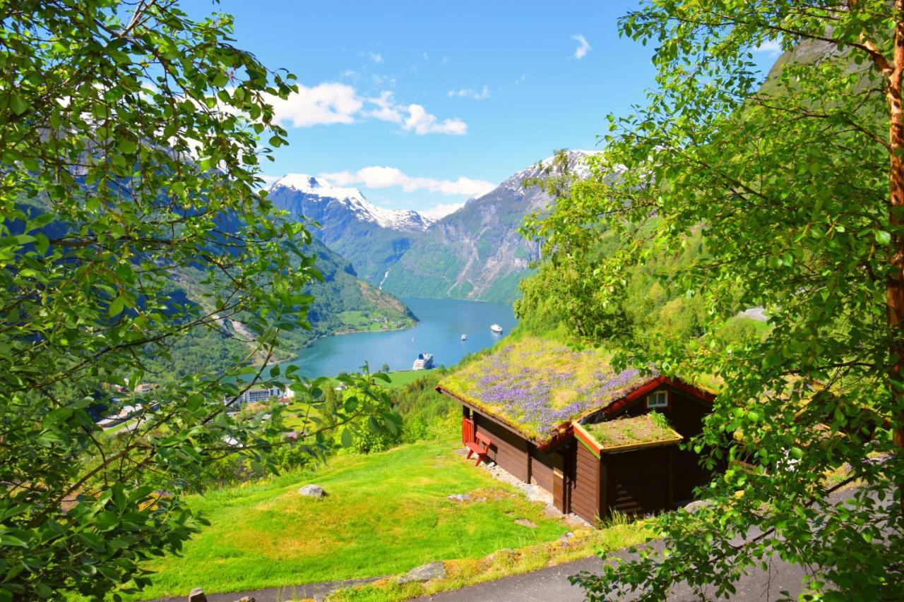 Hole * Geiranger
